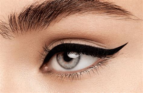 The Secret to Flawless Winged Eyeliner: The Wing Witch Revealed